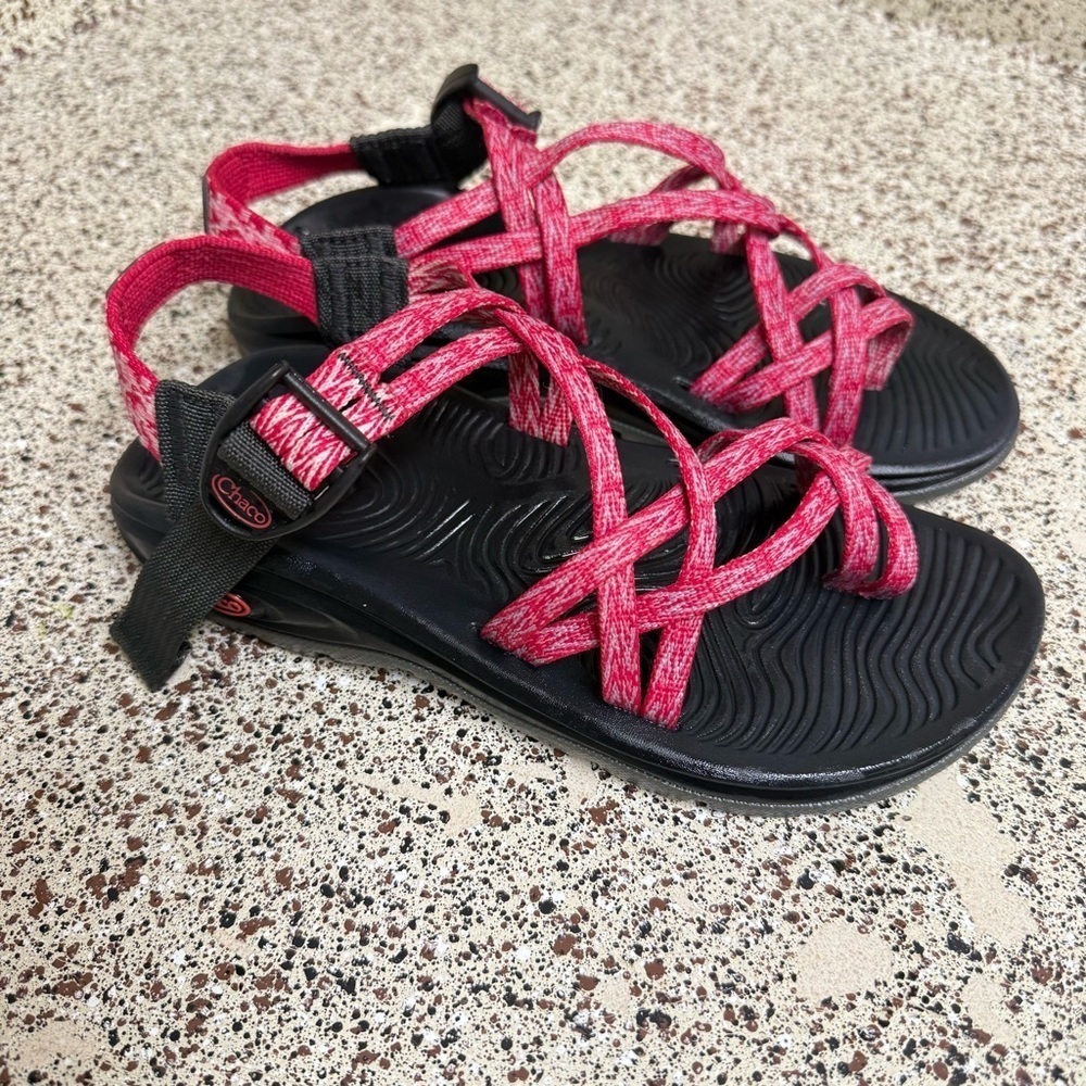 Chaco Z/Volv X2 Sandals W6- like new condition - Picture 5 of 7